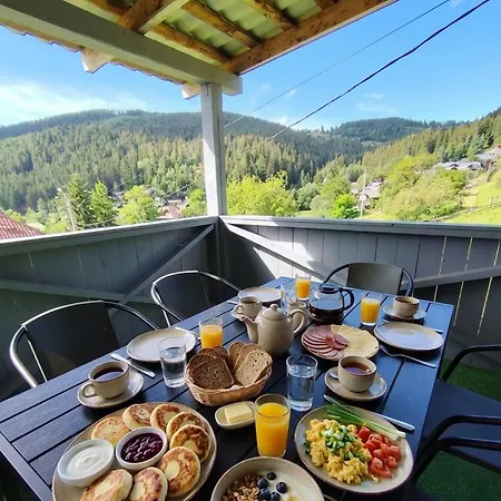 Lägenhet Family House будиночок у *