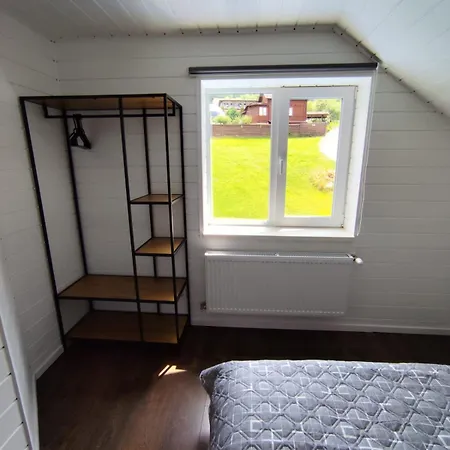 Family House будиночок у Lägenhet Jaremtje